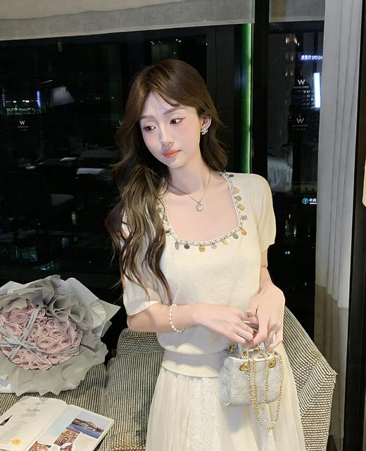 张心子【巴厘岛度假】方领显瘦度假风贝壳链条针织上衣 U2603007 商品图5