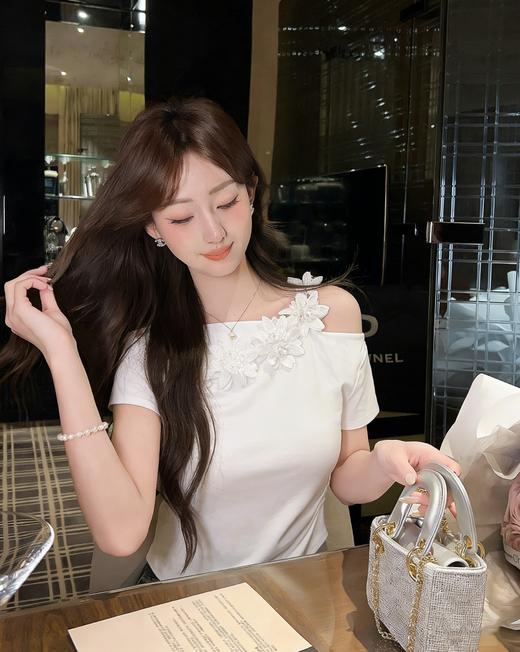 张心子【白芷鸢尾】露肩蕾丝拼接不规则显瘦T恤上衣 U2603012 商品图1