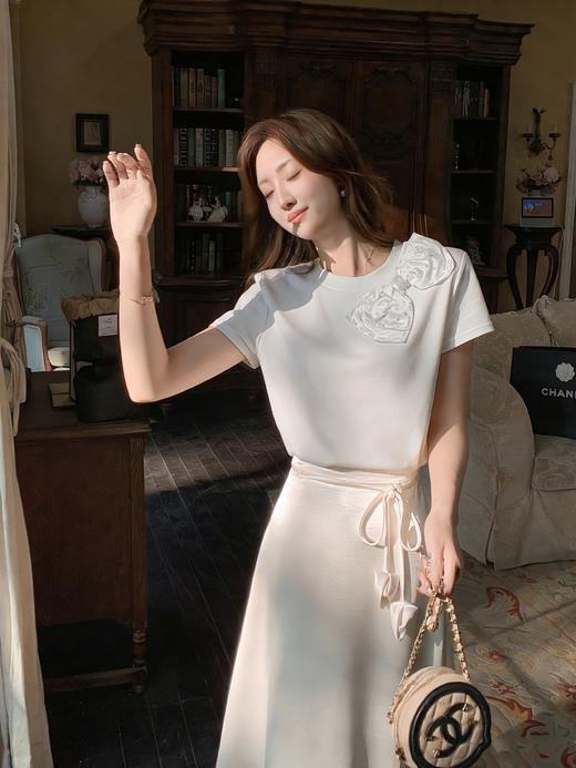 张心子【蝴蝶结日记】圆领立体蝴蝶结减龄百搭气质T恤上衣 U2603002 商品图4