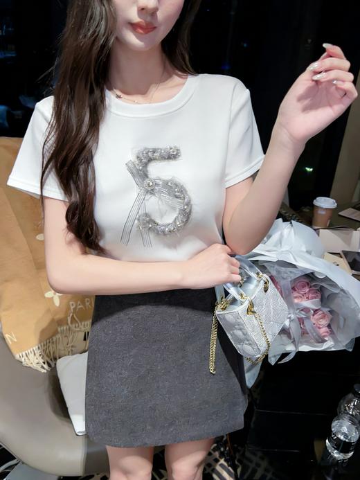 张心子【5号可可白茶】圆领通勤高级感立体数字5号T恤上衣 U2603004 商品图10
