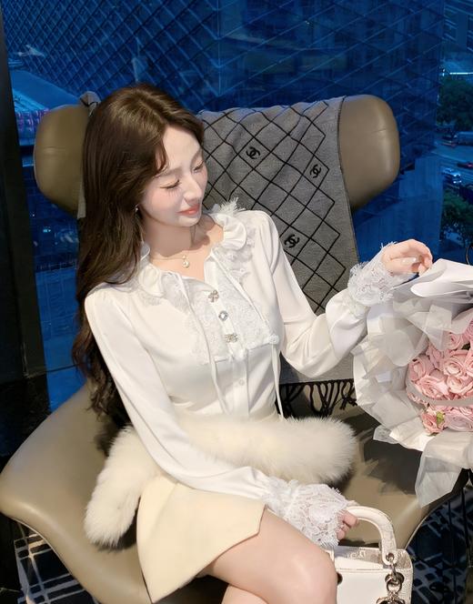 张心子【春日层次】优雅气质缎面系带蕾丝拼接衬衫上衣 U2603016 商品图3