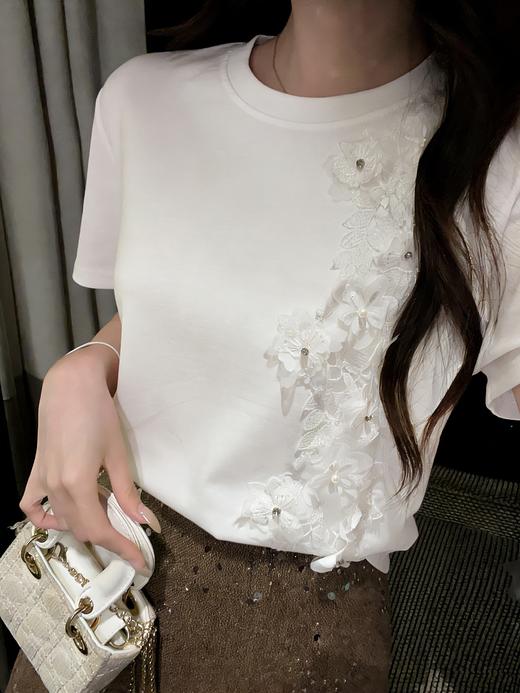 张心子【简易舒适区】圆领立体花小众设计T恤上衣 U2603003 商品图6