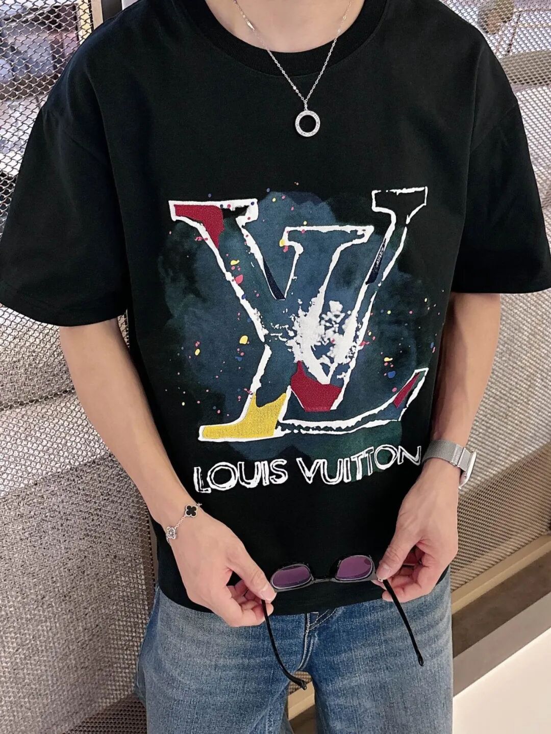 1V驴家26早春新款  泼墨涂鸦牙刷绣字母短袖