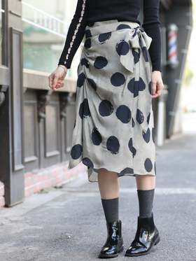 TYNVIE 荷叶边裙摆裹身裙 - 蓝色波点