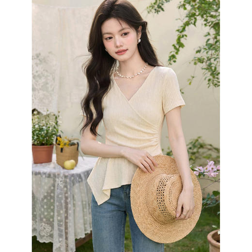 鹿向南「雾岛听风」法式设计感杏色短袖T恤女夏季巨漂亮独特上衣 商品图3