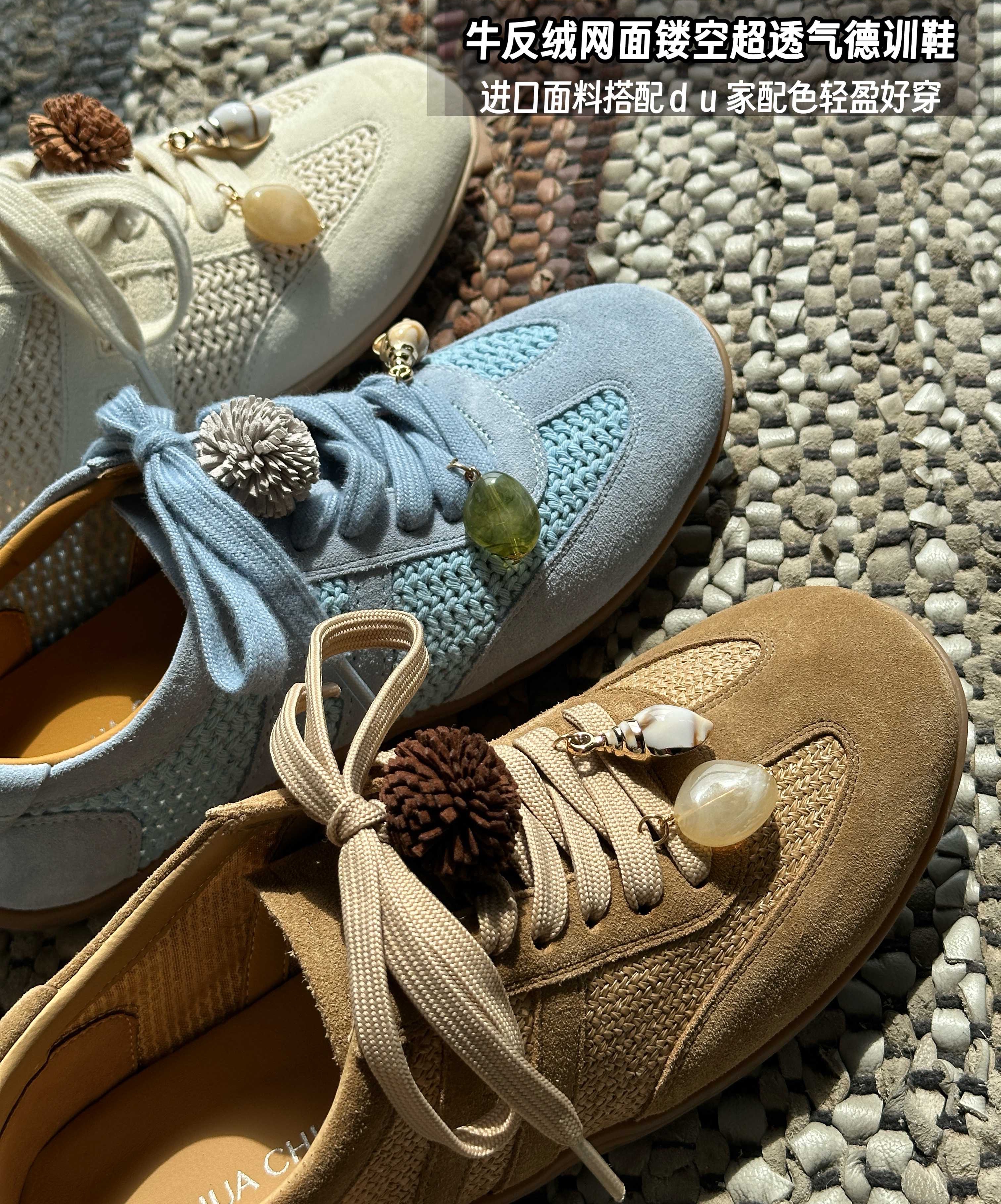 春夏秋三季可穿牛反绒德训鞋、镂空网面自带透气呼吸感！轻盈舒适防滑有质感、无论通勤、旅行✈️都能无缝切换，兼具功能性与颜值的俏皮美鞋！轻盈耐磨大底，脚感如履平地！