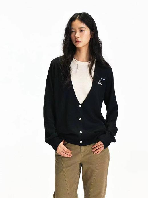 F0320150慵懒随性日系通勤黑色V领刺绣针织假两件开衫 商品图8