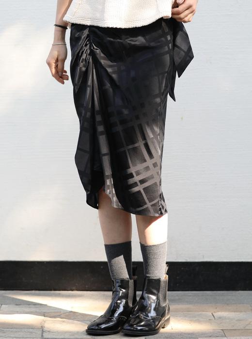 TYNVIE 荷叶边裙摆裹身裙 - 黑色格纹 商品图2