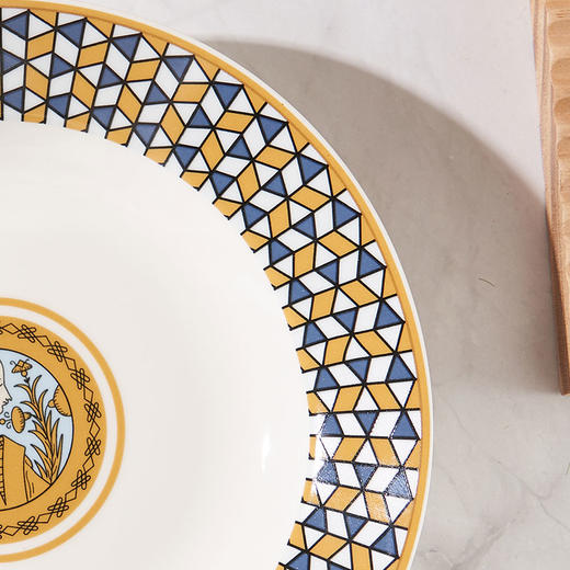 大英博物馆 马约里卡系列 文艺复兴菱格陶瓷盘 商品图3