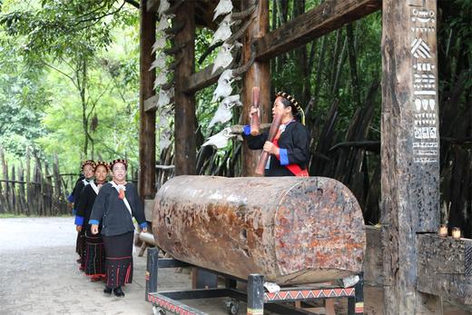佤族·"摸你黑"狂欢节+中缅边境原始村落| 景迈山、摸你黑、老达保、翁丁、元江哈尼族奕车人古村落、土掌房人文摄影9天 商品图8