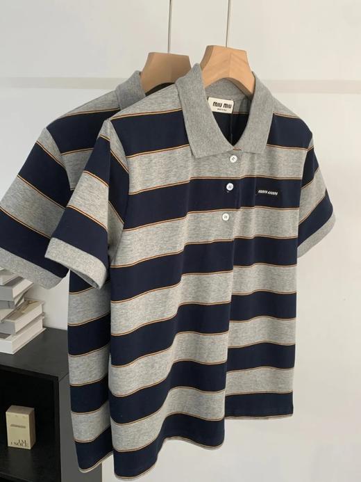 【xjwm1】早春款女士宽条纹经典翻领刺绣短袖polo衫！！ 商品图1