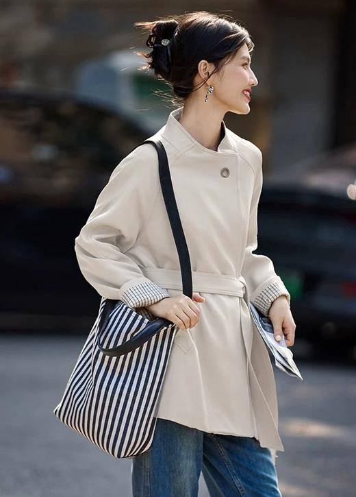 简约高智感立领系带一手长收腰风衣 商品图1