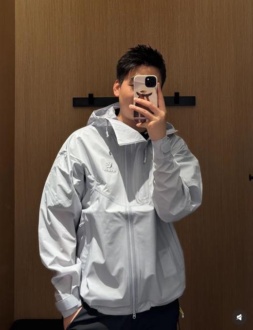 F0320107兼顾实用性与造型感不挑身形男女皆可驾驭轻量冲锋衣 商品图7