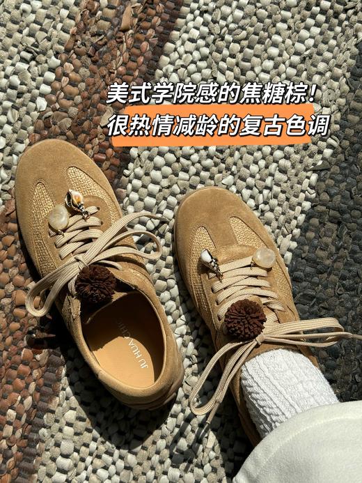 春夏秋三季可穿牛反绒德训鞋、镂空网面自带透气呼吸感！轻盈舒适防滑有质感、无论通勤、旅行✈️都能无缝切换，兼具功能性与颜值的俏皮美鞋！轻盈耐磨大底，脚感如履平地！ 商品图2