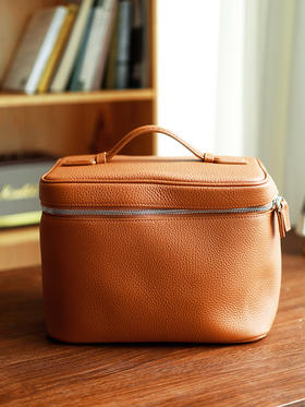 【巨能装的真皮化妆包】头层牛皮制作 小分队找了好久找到源头工厂制作 对标大牌品质  以后出门就带它就够了 湖州仓