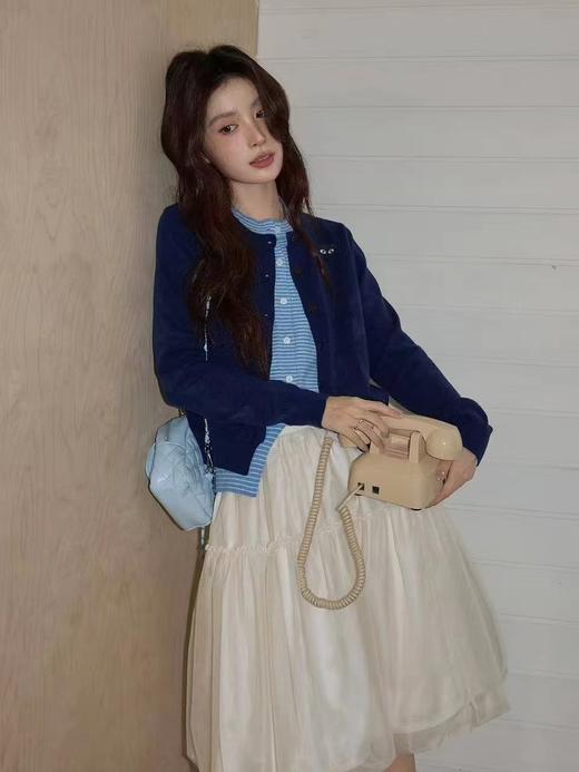 F0320148复古学院风藏青圆领蓝白条纹短款修身针织开衫 商品图6