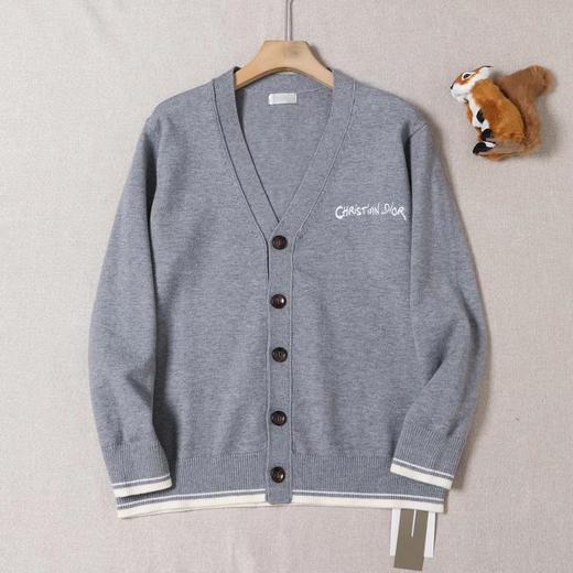 F032061休闲百搭V领排扣下摆条纹设计字母刺绣开衫 商品图9