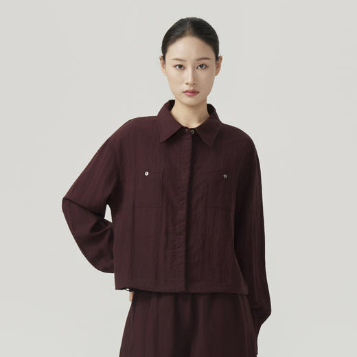 下单3-7天发货！Mylyis 雨露麻休闲短款衬衫/九分裤 短款衬衫翻领利落 双口袋点缀细节 搭配松紧腰九分裤 随性垂坠 适配日常通勤 商品图6