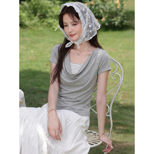 鹿向南「垂褶含光」浅花灰短袖T恤女夏新款时尚百搭荡领内搭上衣 商品图4