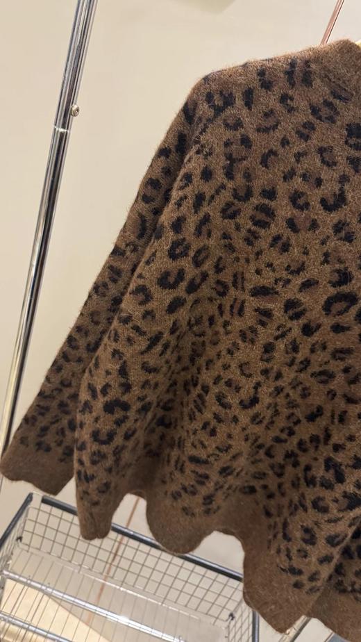 F032077复古甜酷休闲风V领单排纽扣豹纹针织开衫外套 商品图10