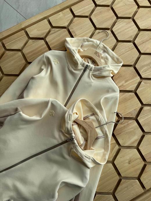 F032049春秋新款空气层面料轻盈柔软舒适女款拼接连帽开衫外套 商品图2