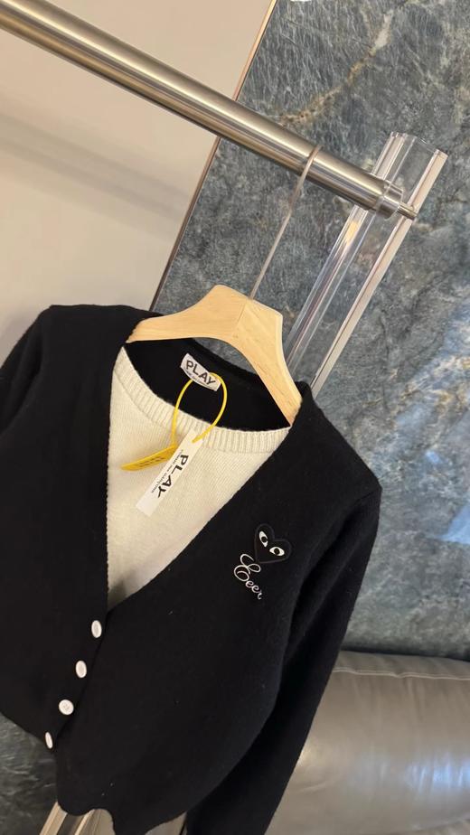 F0320150慵懒随性日系通勤黑色V领刺绣针织假两件开衫 商品图4