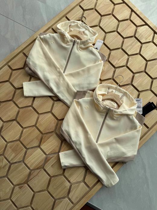 F032049春秋新款空气层面料轻盈柔软舒适女款拼接连帽开衫外套 商品图3