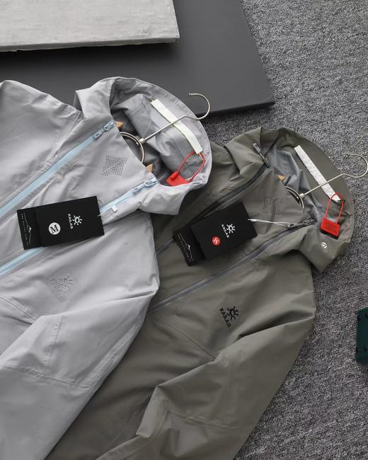 F032062运动户外徒步F防风防水透汽散热连帽防晒衣冲锋衣 商品图1