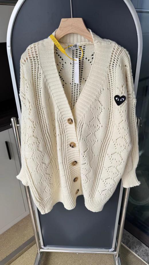 F032075休闲复古落肩黑色爱心刺绣V领灯笼袖长款开衫外套 商品图9