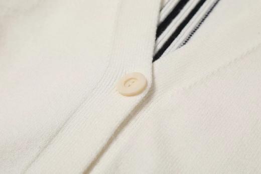 F0320140男女同款刺绣logo后背三条杠V领+排扣设计毛衣开衫 商品图10