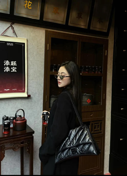 巴黎世家 crush so black 油蜡牛皮 大号 沙漏包 商品图2