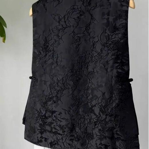 【15天内发出】黑色国风新中式盘扣坎肩马甲上衣 复古提花马甲无袖上衣 商品图3