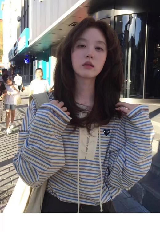 F032071清新复古宽松落肩版型彩条系带爱心刺绣长袖T恤 商品图4