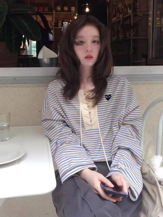 F032071清新复古宽松落肩版型彩条系带爱心刺绣长袖T恤 商品图3