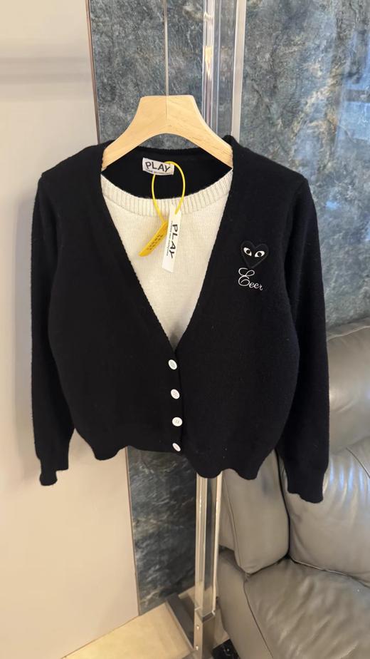 F0320150慵懒随性日系通勤黑色V领刺绣针织假两件开衫 商品图0