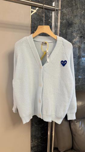 F032079宽松落肩版型V领设计浅蓝坑条V领针织开衫