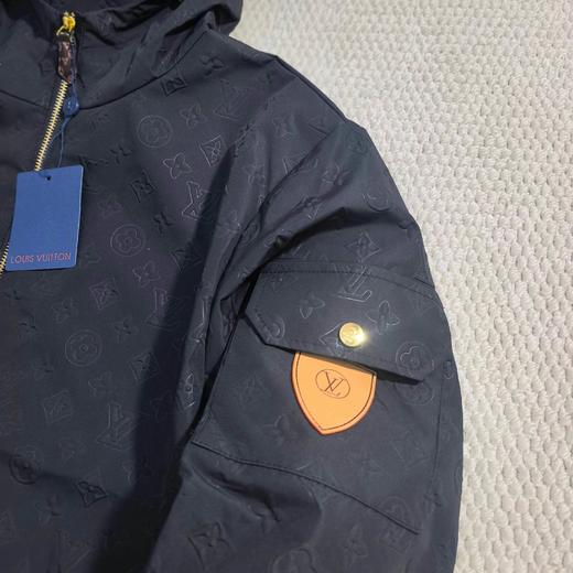 F032032新款上新立体浮雕方领纯色连帽拉链长袖宽松夹克外套 商品图8