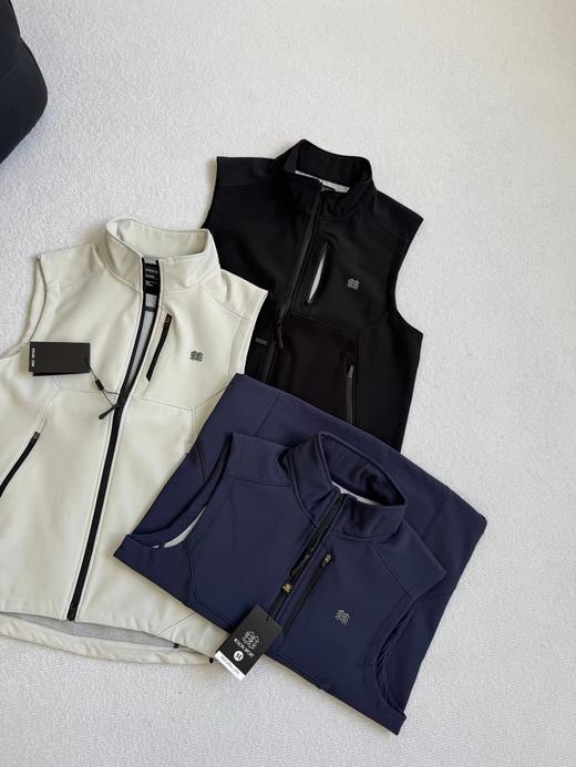 F032004春夏新款男士户外运动徒步爬山防风防水软壳马甲背心 商品图4