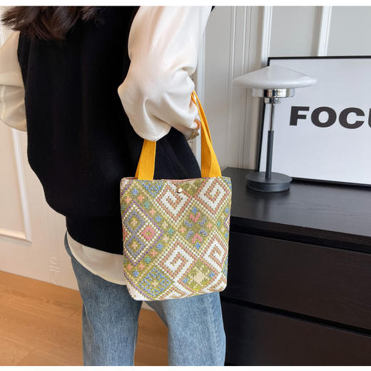 【旅游搭子拍照出片】小碎花单间水桶包 商品图4