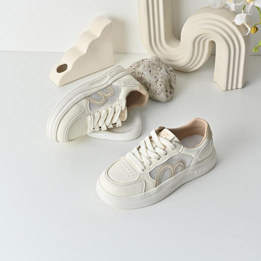 经典鲨2026年夏季专柜新品韩版薄款透气平底休闲鞋小白鞋女KW194-629051 商品图1