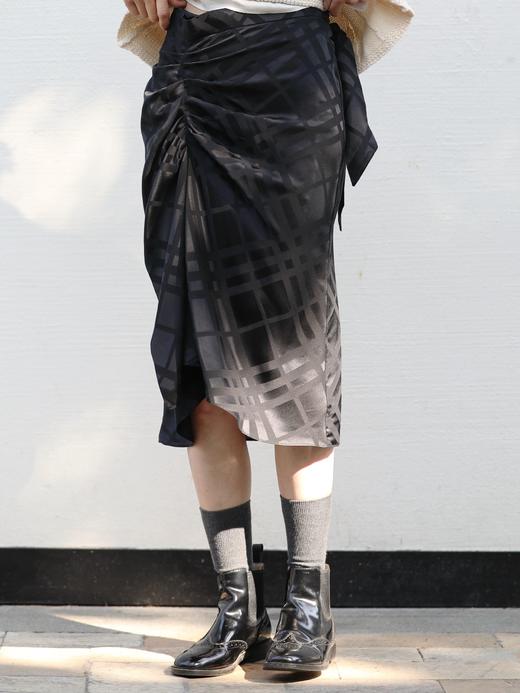 TYNVIE 荷叶边裙摆裹身裙 - 黑色格纹 商品图0