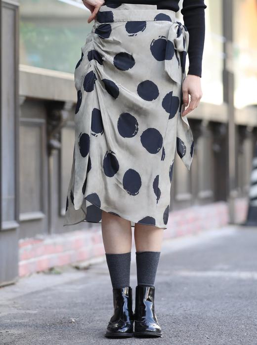 TYNVIE 荷叶边裙摆裹身裙 - 蓝色波点 商品图4