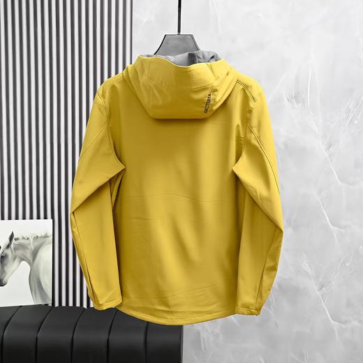 F032059春秋新款轻量软壳抓绒胸前简约小logo连帽冲锋衣外套 商品图7