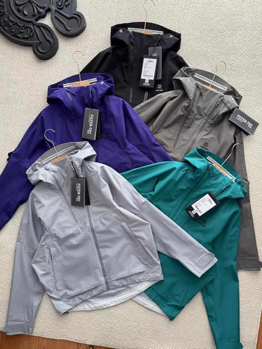 F0320107兼顾实用性与造型感不挑身形男女皆可驾驭轻量冲锋衣 商品图0