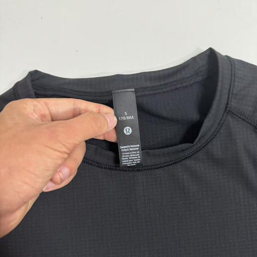 原单正品露露打底长袖，图片感受，实物更赞
科技面料，透气速干，高弹力，
内里网格亲肤，超透气，快干
S XL XXL

断码特价 商品图5