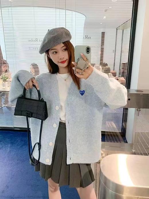 F032079宽松落肩版型V领设计浅蓝坑条V领针织开衫 商品图13