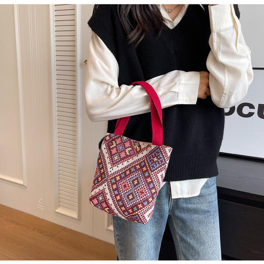 【旅游搭子拍照出片】小碎花单间水桶包 商品图5