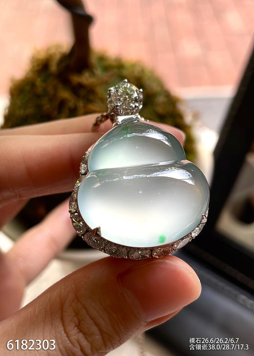 玻璃种飘翠葫芦吊坠【6182303】具体价格微信咨询 商品图0