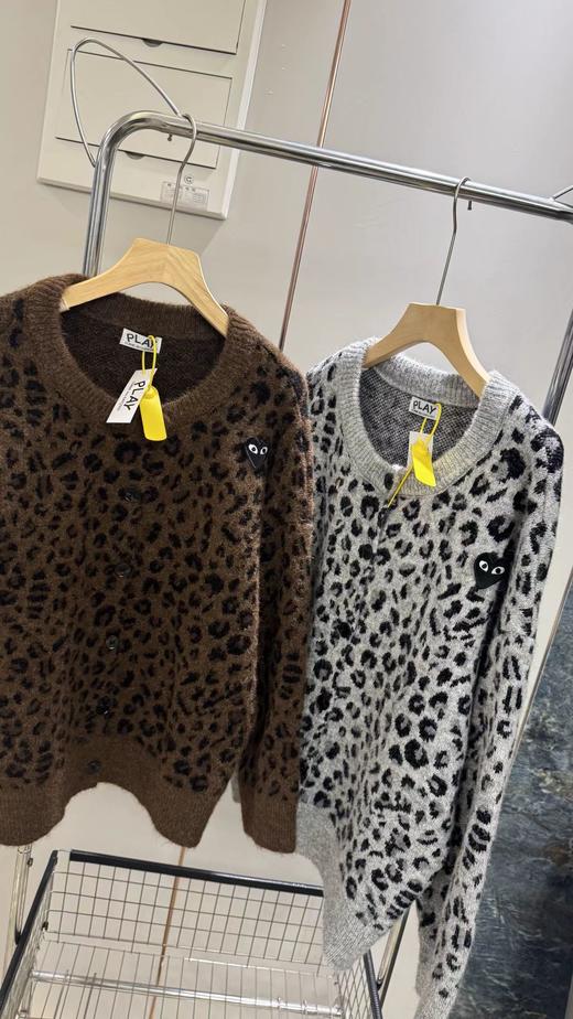 F032077复古甜酷休闲风V领单排纽扣豹纹针织开衫外套 商品图1