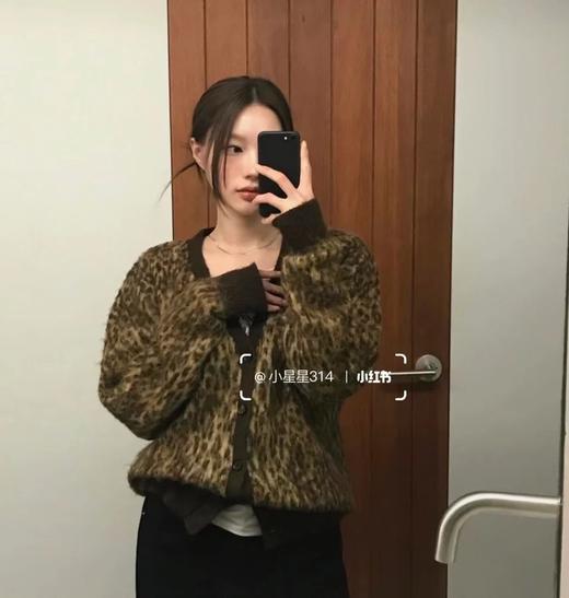 F032043春秋新款休闲时尚马海毛豹纹针织纽扣毛衣开衫外套 商品图7